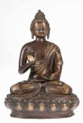 Buddha-Figur "Sitzender Buddha auf Lotusthron", schwere Bronze, Mitte 20. Jh., Buddha inder Geste
