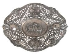 Schale, 800er Silber, punziert, ca. 86 g, oval, durbrochene Fahne mit Feston- undPutterelief,