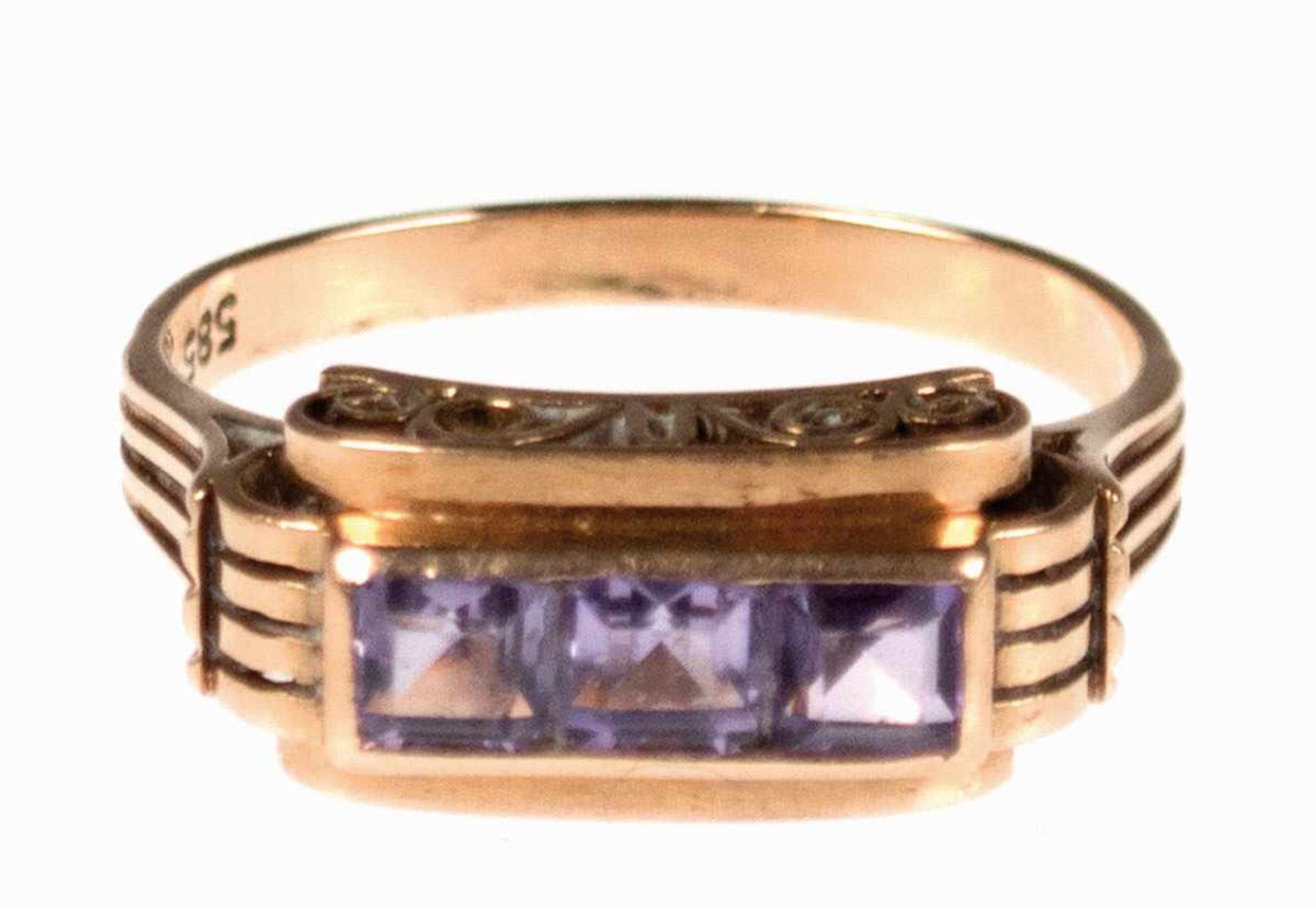 Ring um 1920, Rosegold 585, besetzt mit 3 Amethysten im Carreeschliff, RG 52,Innendurchmesser 16,5