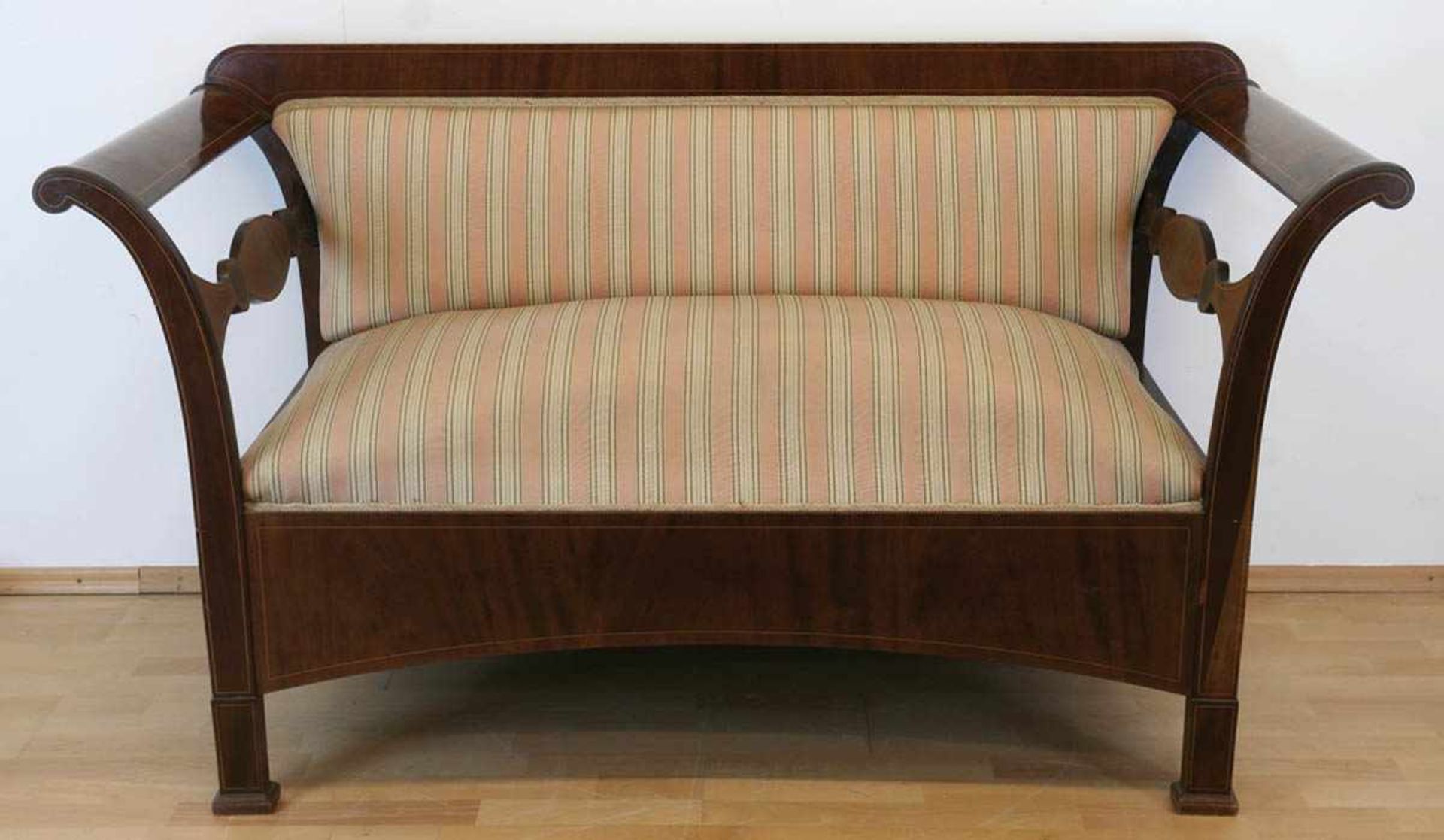 Biedermeier-Sofa, Mahagoni furniert, Fadenintarsien, gepolsterter Sitz und Rückenlehne,heller