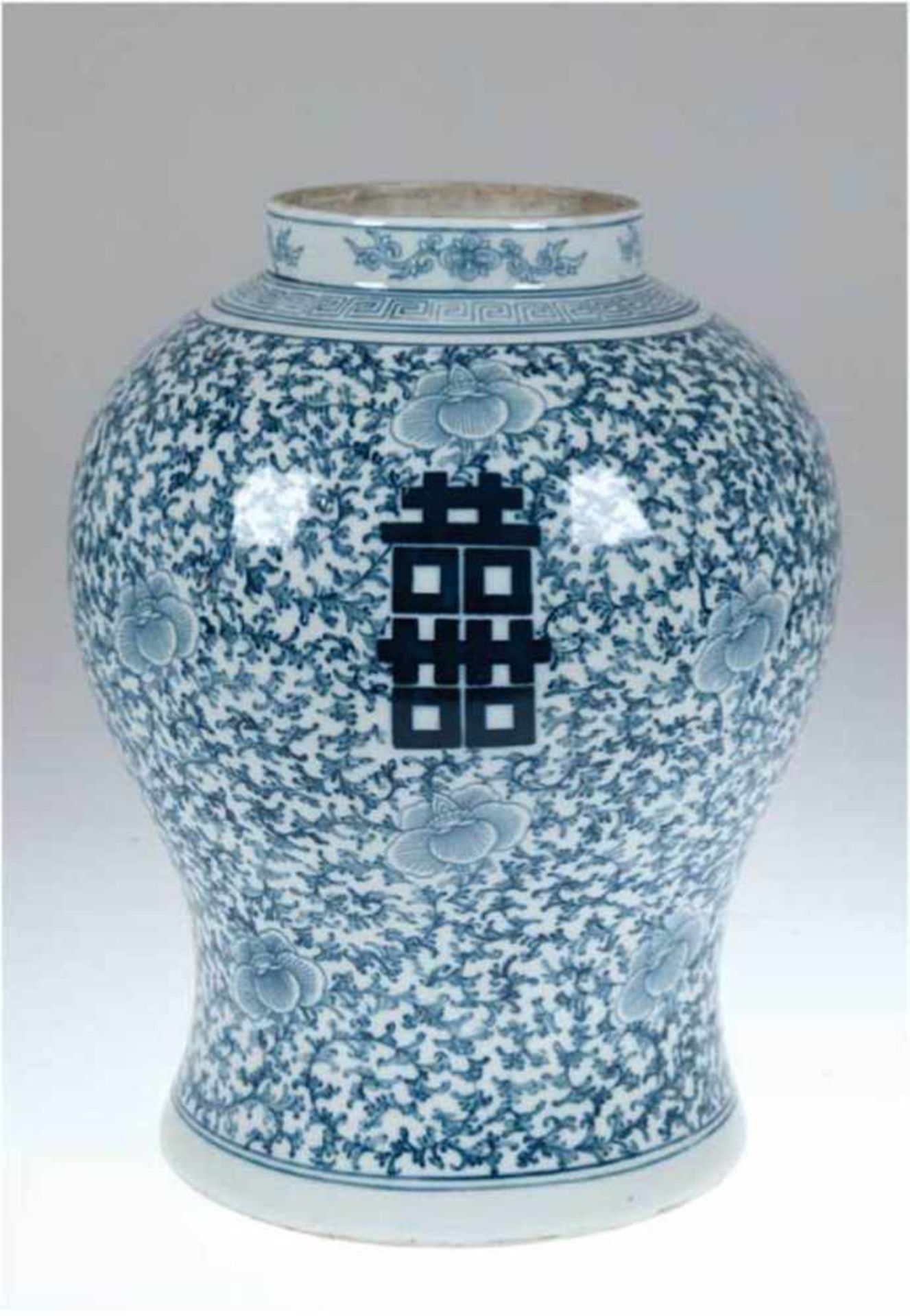 Vase, Asien 19. Jh., gebauchte Form, vollflächiger floraler Blaudekor, H. 35 cm