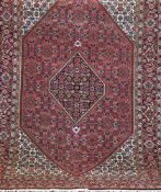 Persischer-Bidjar, rotgrundig, mit zentralem Medaillon u. durchlaufendem Muster,gereinigt, 220x140
