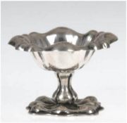 Saliere, Wien 1. H. 19. Jh., 13 Lot Silber, punziert, ca. 53 g, gefußte 4-passiggeschweifte Form,