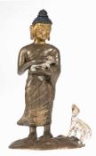 Buddha-Figur "Buddha stehend als Beschützer der Tierwelt mit zwei Yak-Tieren", Bronze, 20.Jh.,