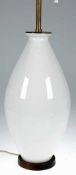 Lampenfuß, wohl KPM Berlin, Porzellan mit Messingmontierung, weiß, Balusteform,2-flamming, H. 100