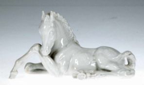 Meissen-Figur "Liegendes Fohlen", weiß, 1. Wahl, H. 12 cm, L. 23,5 cm