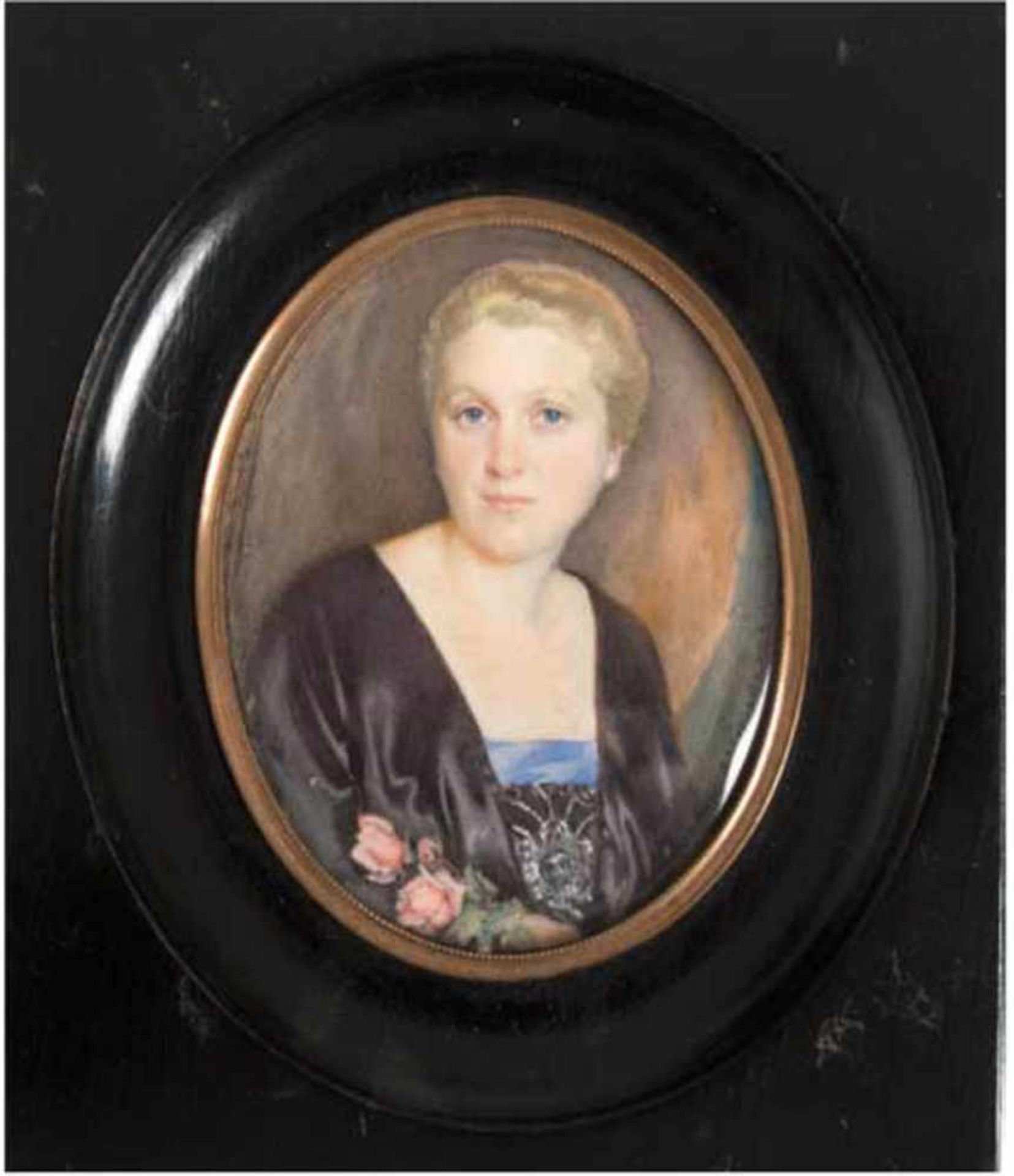 Miniaturmalerei auf Bein, "Porträt einer Dame mit Rosen im Arm", sign." Beschorner" u.dat.1927,