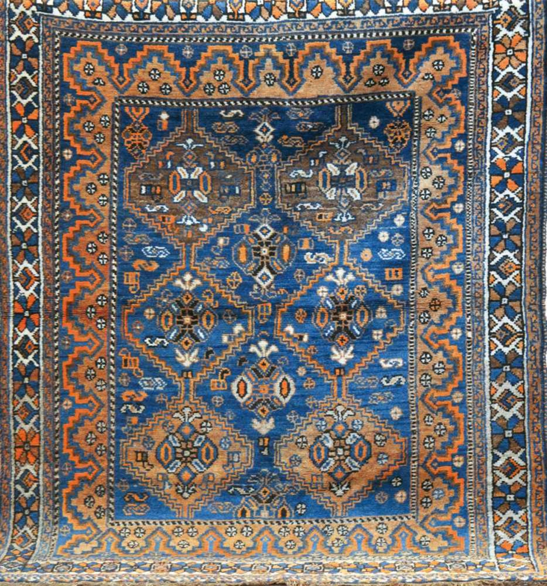 Shiras, Persien, blaugrundig mit zentralem Muster, 1 Fehlflorstelle mittig, 178x133 cm