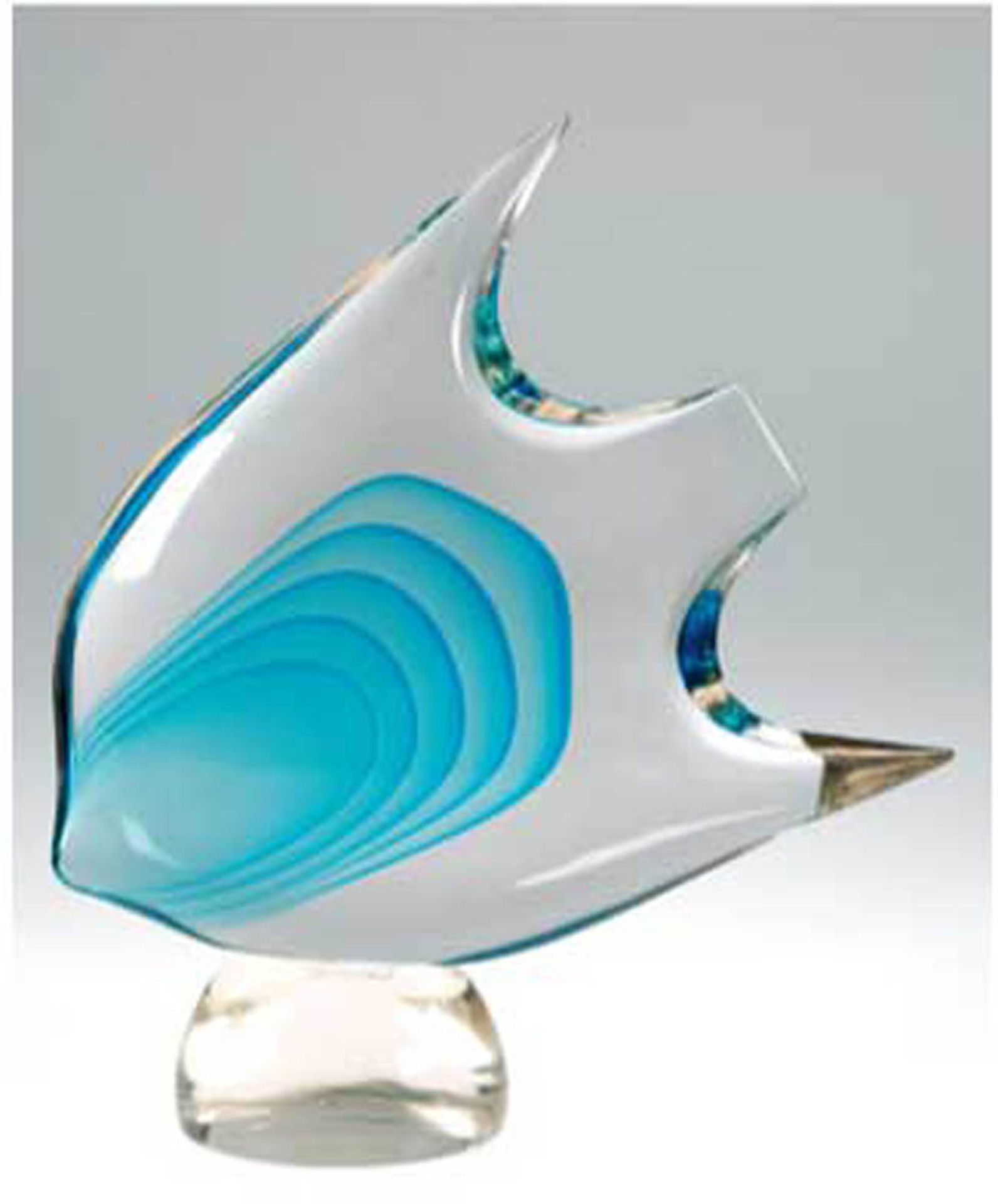 Murano-Figur "Skalar", farbloses Glas mit blauen Einschmelzungen, 1 Flosse mitMessingmontierung,