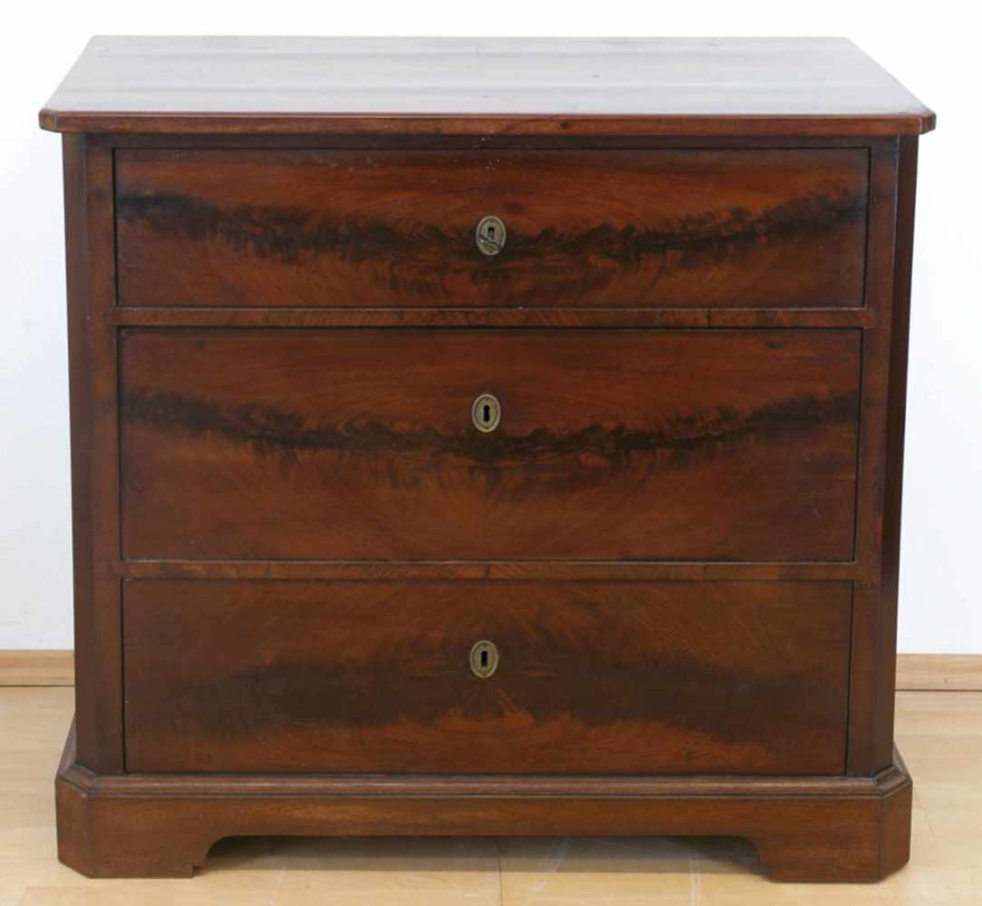 Biedermeier-Kommode, Mahagoni furniert, 3-schübiger Korpus, 83x91x51 cm