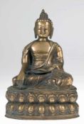 Buddha-Figur "Buddha mit Erdberührungsgeste auf doppeltem Lotosthron", 20. Jh., Bronze, H.31 cm
