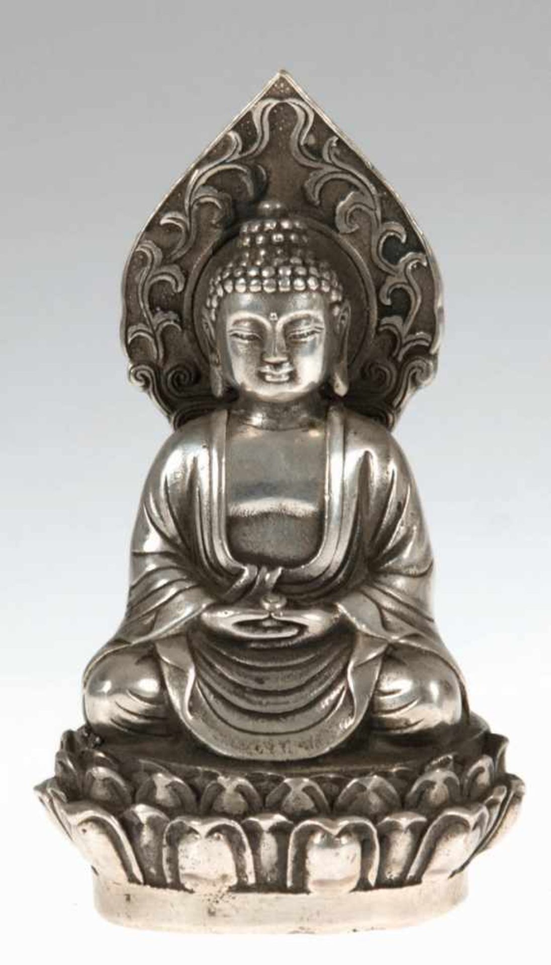 Buddha-Figur "Buddha sitzend auf Lotosthron in Meditation", Tibetsilber, Ende 20. Jh.,Nepal, H. 13,5