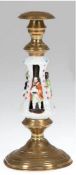 Biedermeier-Leuchter, Messing mit Porzellanschaft, umlaufend 3 plastische Figuren,polychrom