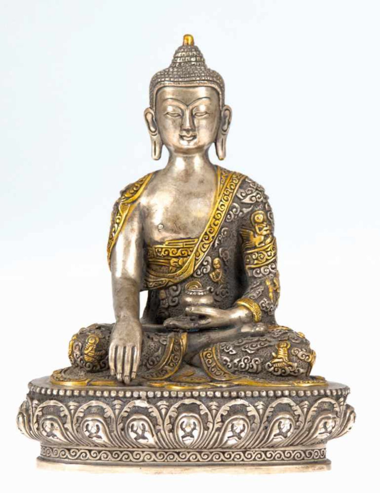 Buddha-Figur "Gautama Buddha im Fürstengewand sitzt auf Lotusthron mit der rechten Hand inder