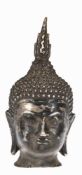 Buddha-Einzelkopf, massive Bronze, Thailand, ca. 70 Jahre alt, H. 18,5 cm