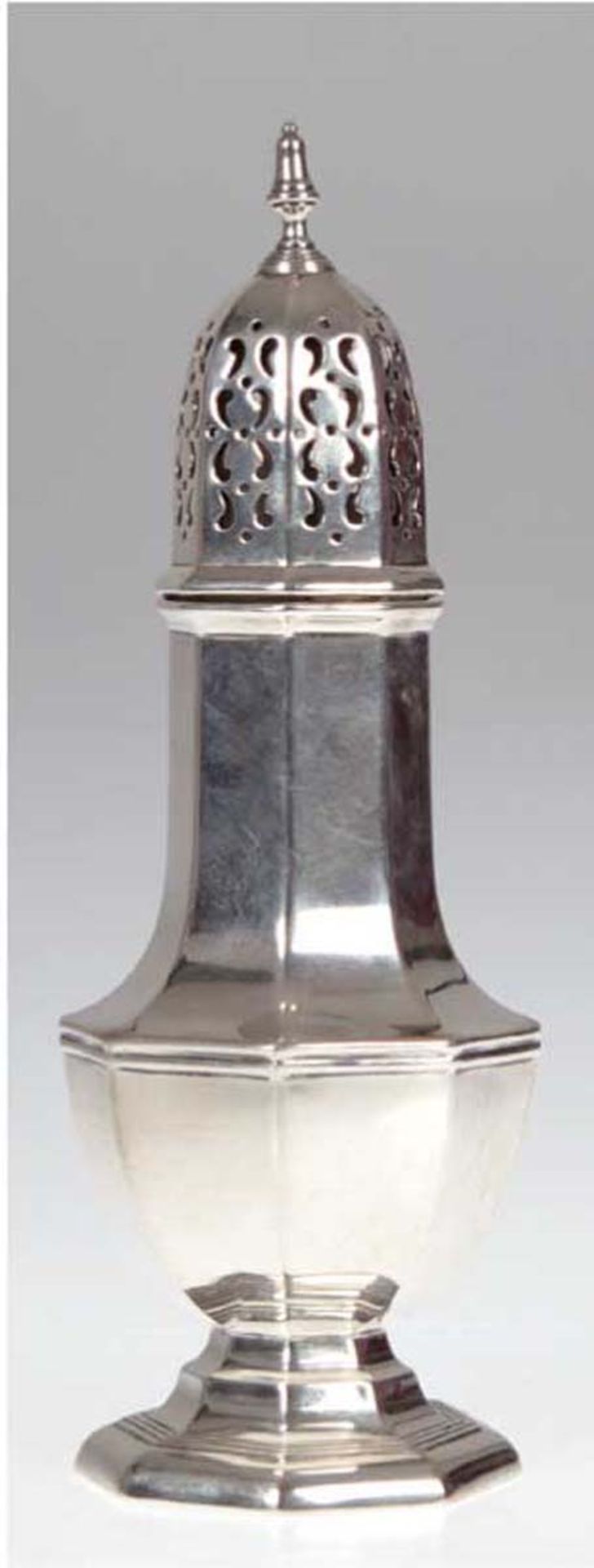 Zuckerstreuer, England, 925er Silber, ca. 137 g, 8-kantige gebauchte Form, ca. 137 g, H.19,5 cm