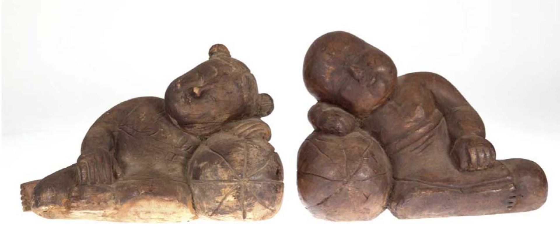 2 Figuren "Ruhendes Asiatenpaar", Holz, H. 24 cm