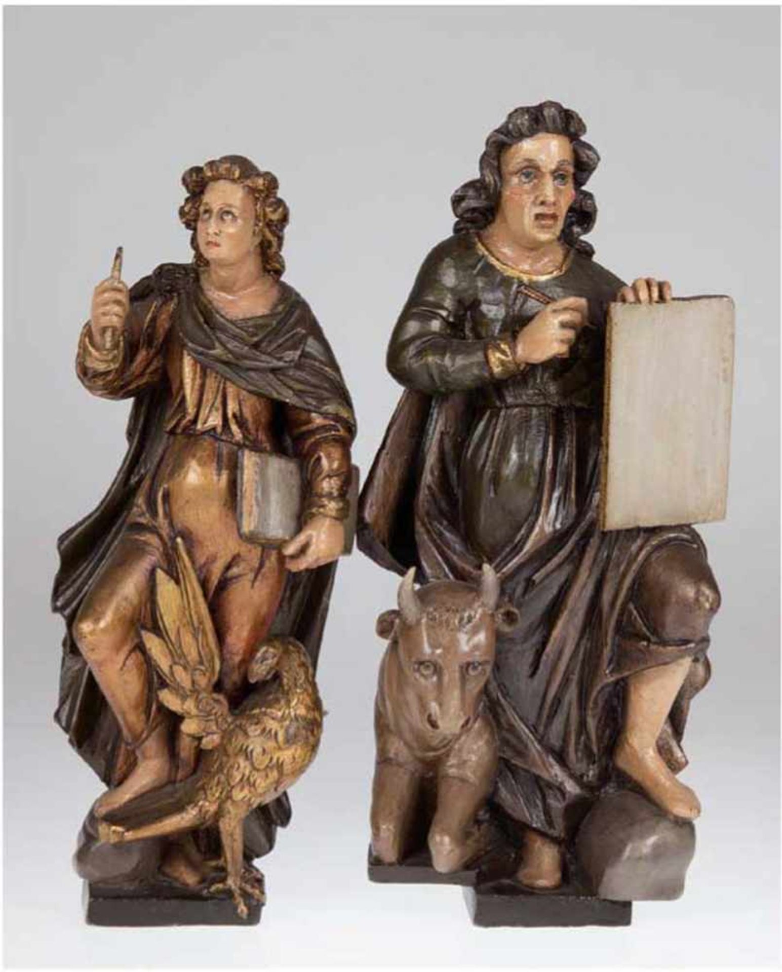 2 Figuren, die Evangelisten Lukas mit dem Stier und Johannes mit dem Adler, Massegußfarbig gefaßt,