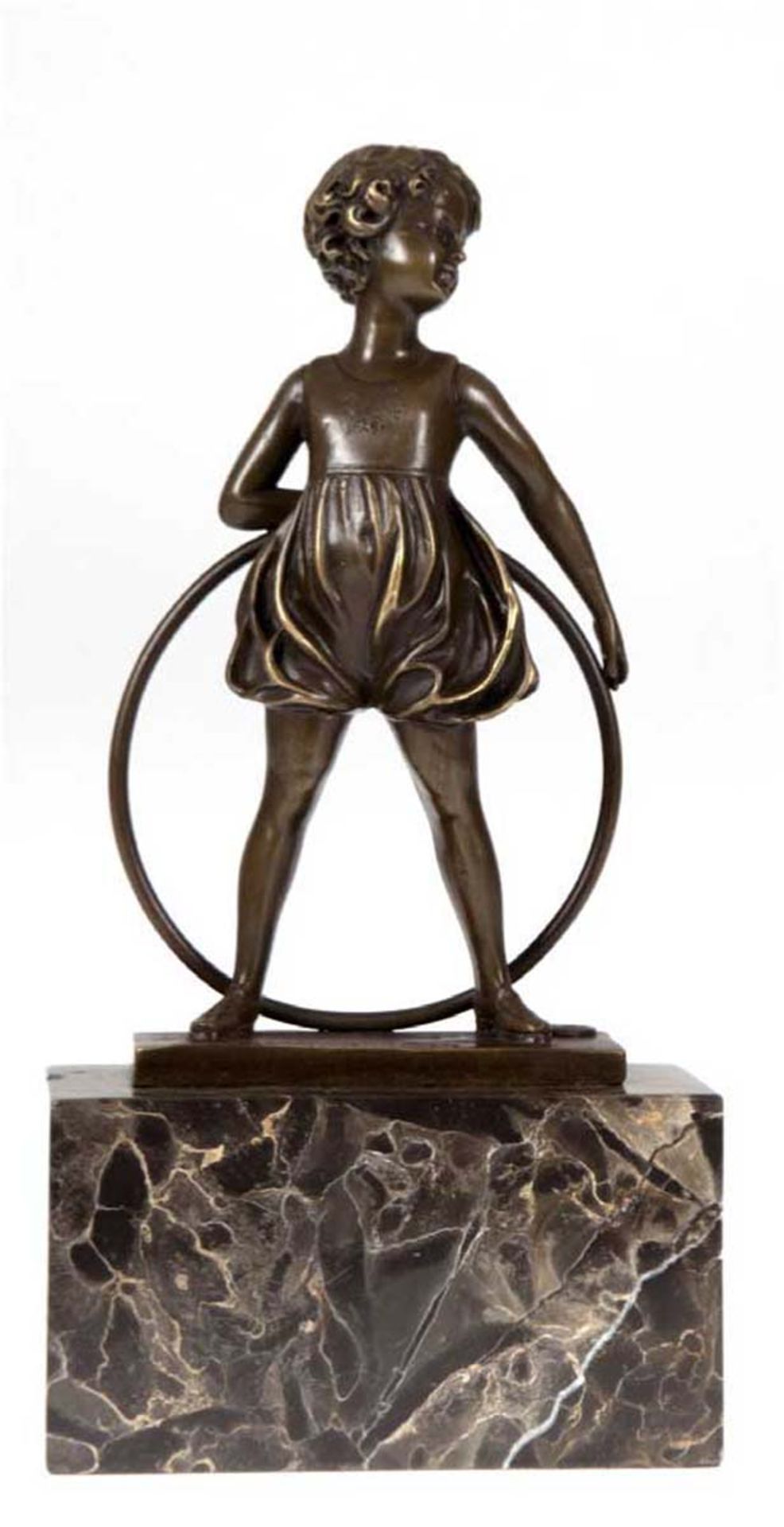 Bronze-Figur "Kleines Mädchen mit Reifen", Nachguß 20. Jh., signiert "Ferdinand Paris",braun