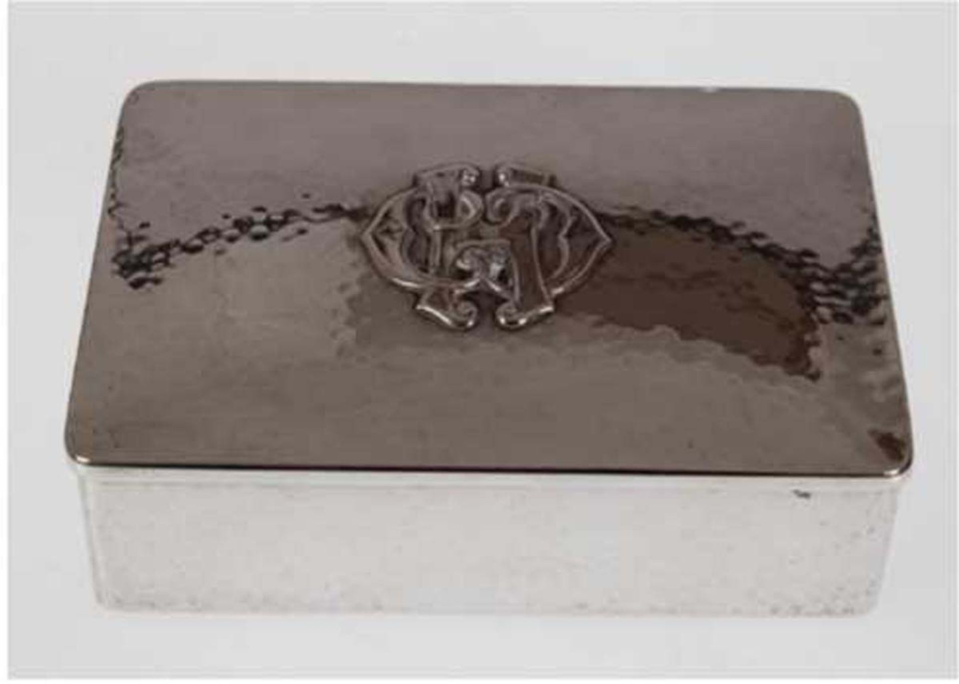 Deckeldose, 830er Silber, Hammerschlagdekor, Holzauskleidung, Monogramm "CH", 4x14,5x10cm, Ges.-Gew.