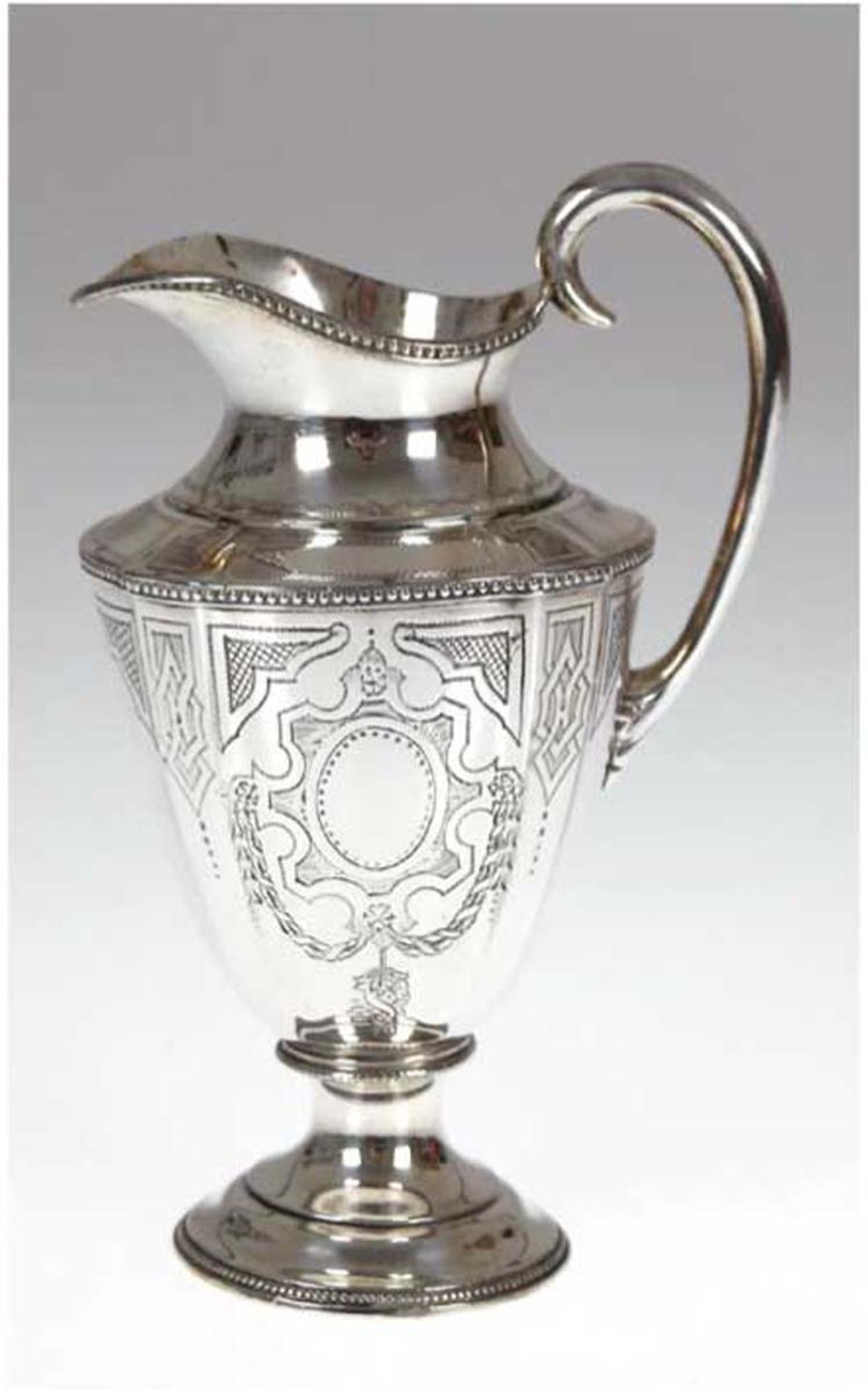 Sahnekännchen im Empirestil, versilbert, ziselierter Dekor und Perlfriese, H. 18 cm