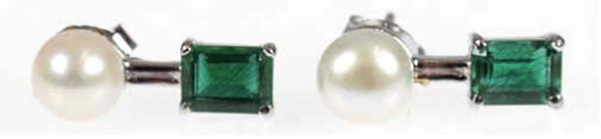 Ohrstecker, 925er Silber rhodiniert, SW-Perle 7 mm, smaragdfarbener Quarz imBaguette-Schliff, 7x5