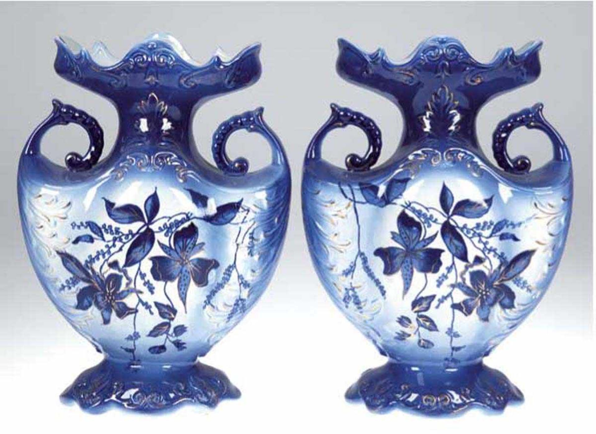 Paar Vasen, Keramik, England 20. Jh., Amphorenform mit seitl. Henkeln, floraler Blaudruckmit