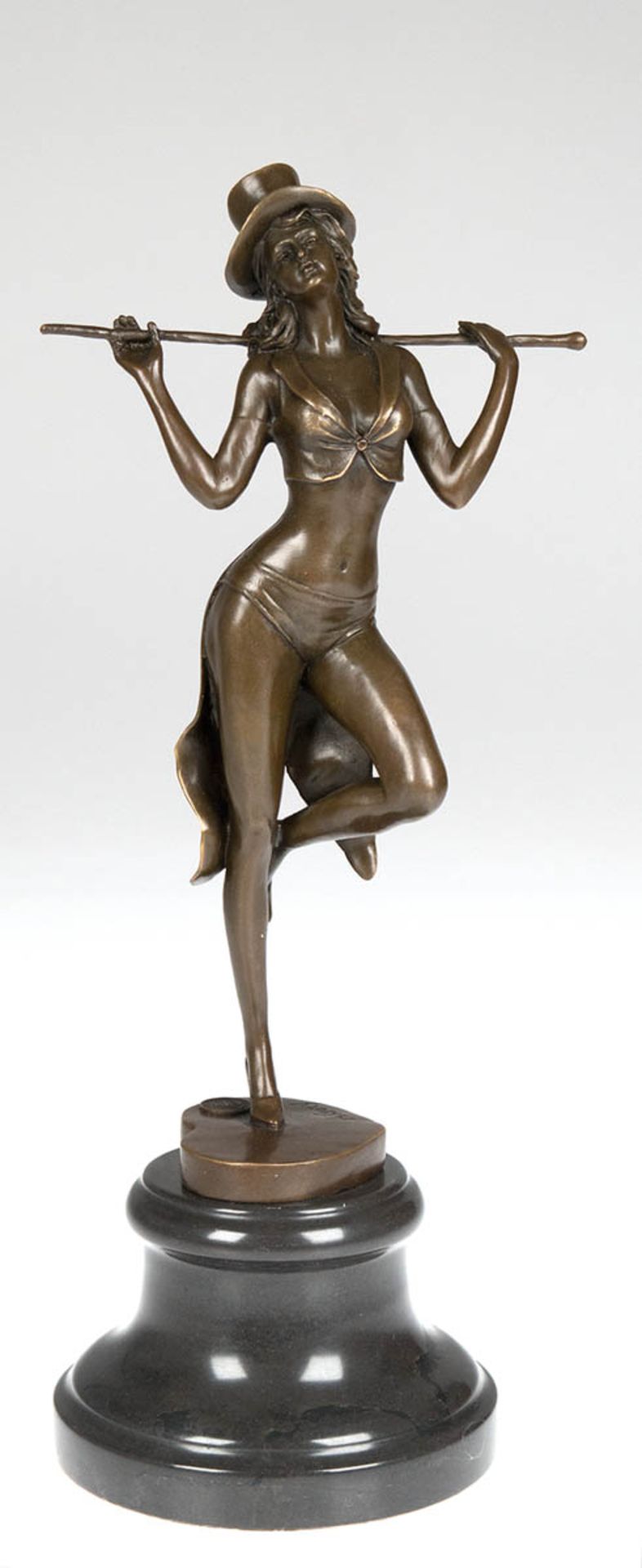 Bronze-Figur "Revuetänzerin mit Zylinder und Spazierstock", Nachguß 20. Jh., signiert "A.Gory",