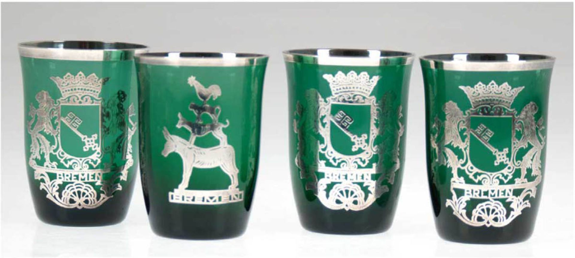 4 Bremer Bechergläser, 20. Jh., grünes Glas mit Silberauflage, mit Bremer Wappen bzw.Darstellung der