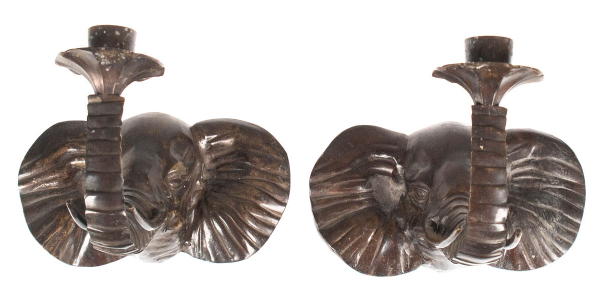 Paar Wandleuchter, in Form von Elefantenköpfen, Bronze, um 1920, L. 14,5 cm