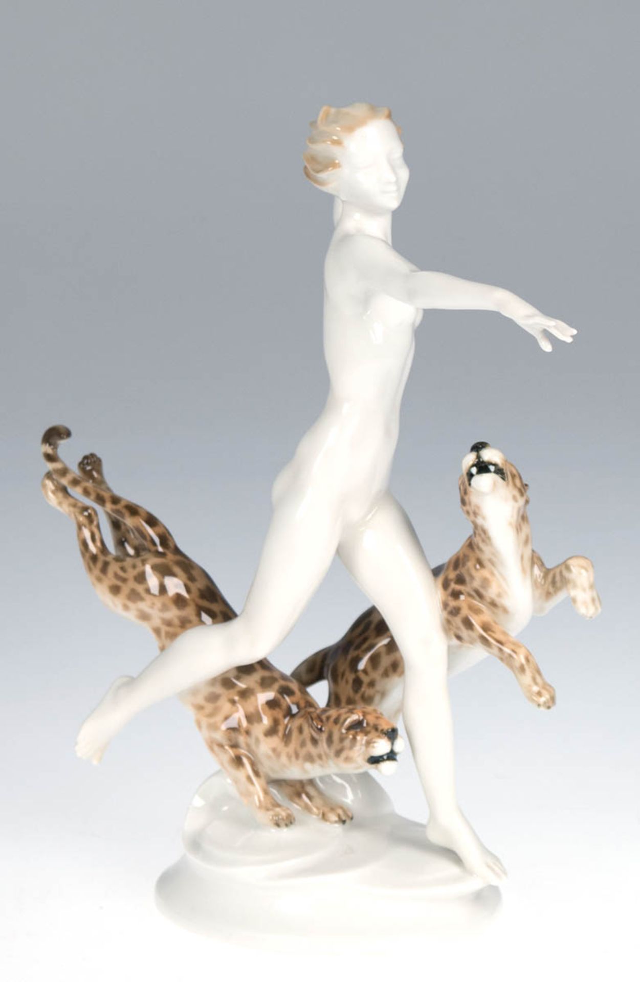 Figurengruppe "Weiblicher Akt mit zwei Leoparden", Hutschenreuther, Selb, Kunstabteilung,z.T. farbig