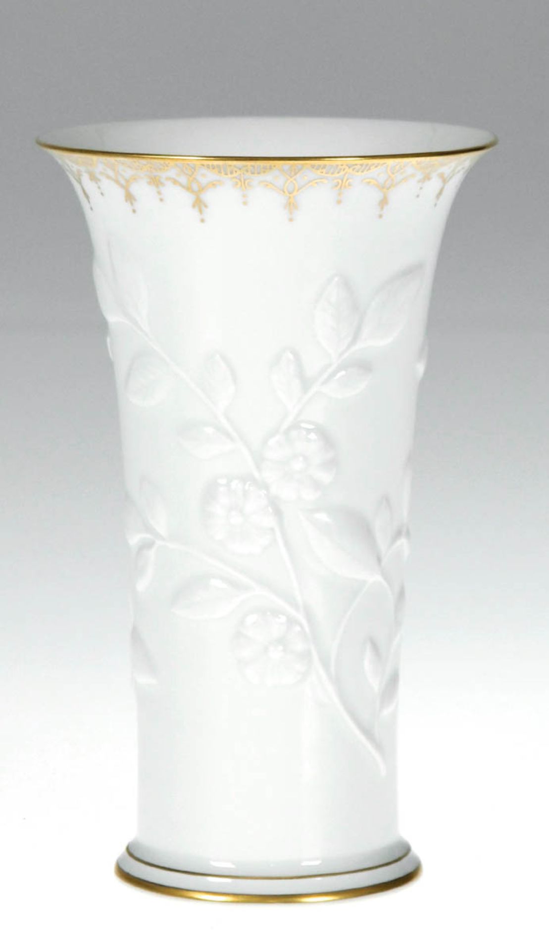 Meissen-Vase, umlaufendes Floralrelief und Goldränder, leicht konische Form mitausgestelltem Rand,