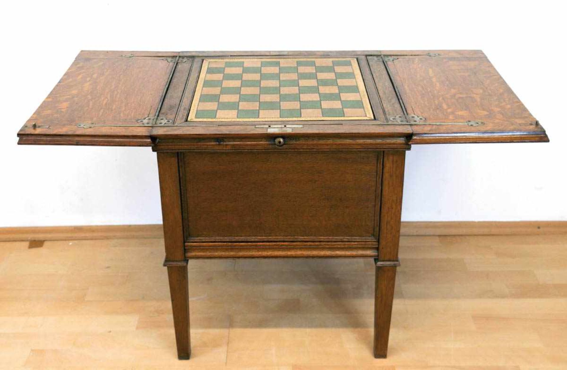 Patent-Spieltisch, England, Eiche, mittig mit Schachbrettmuster auf Ledereinlage, wirddurch - Bild 3 aus 3