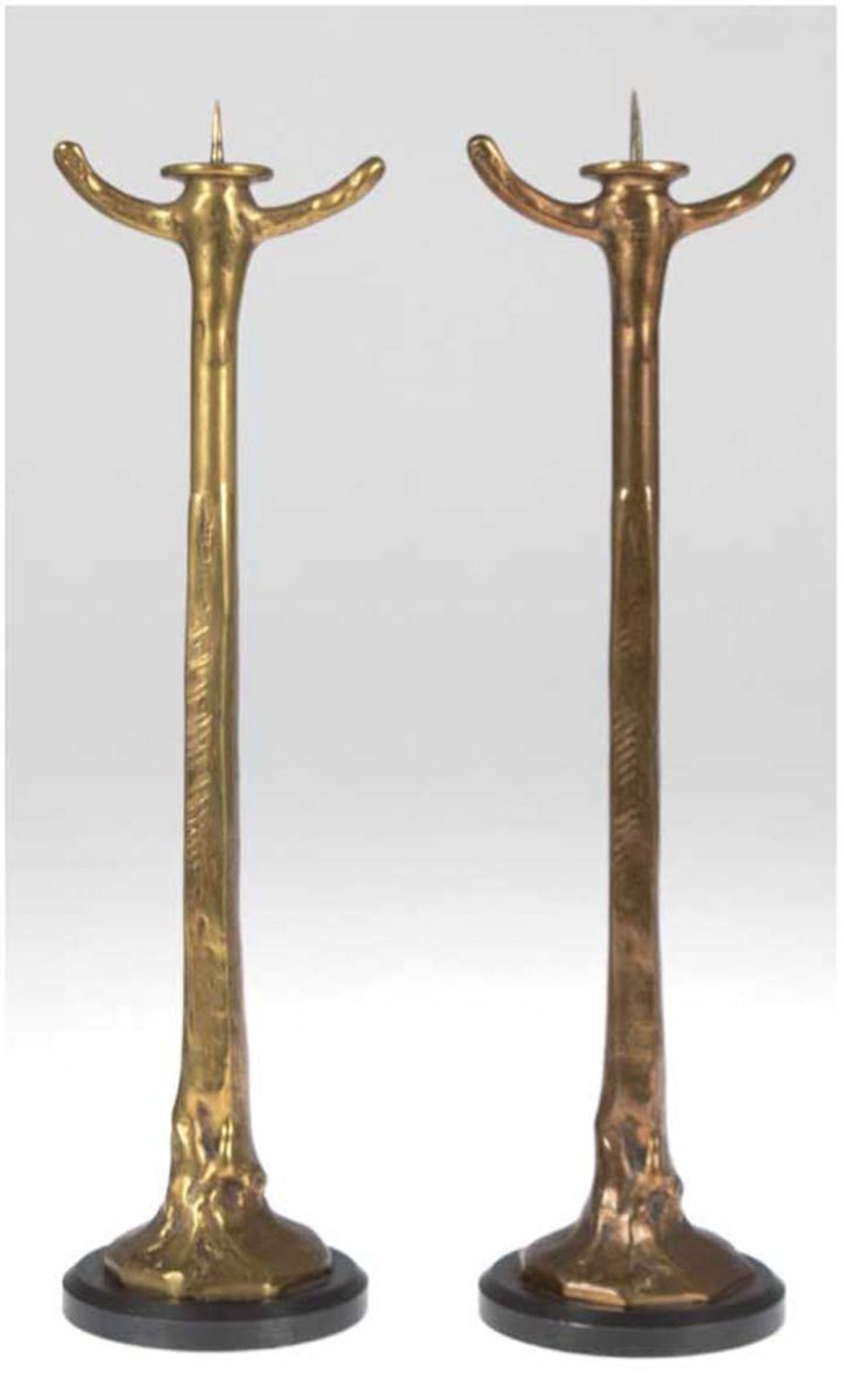 Paar Leuchter, 1-kerzig, Bronze kupfer- und messingfarbend, auf rundem Metallfuß, H. 35,5cm