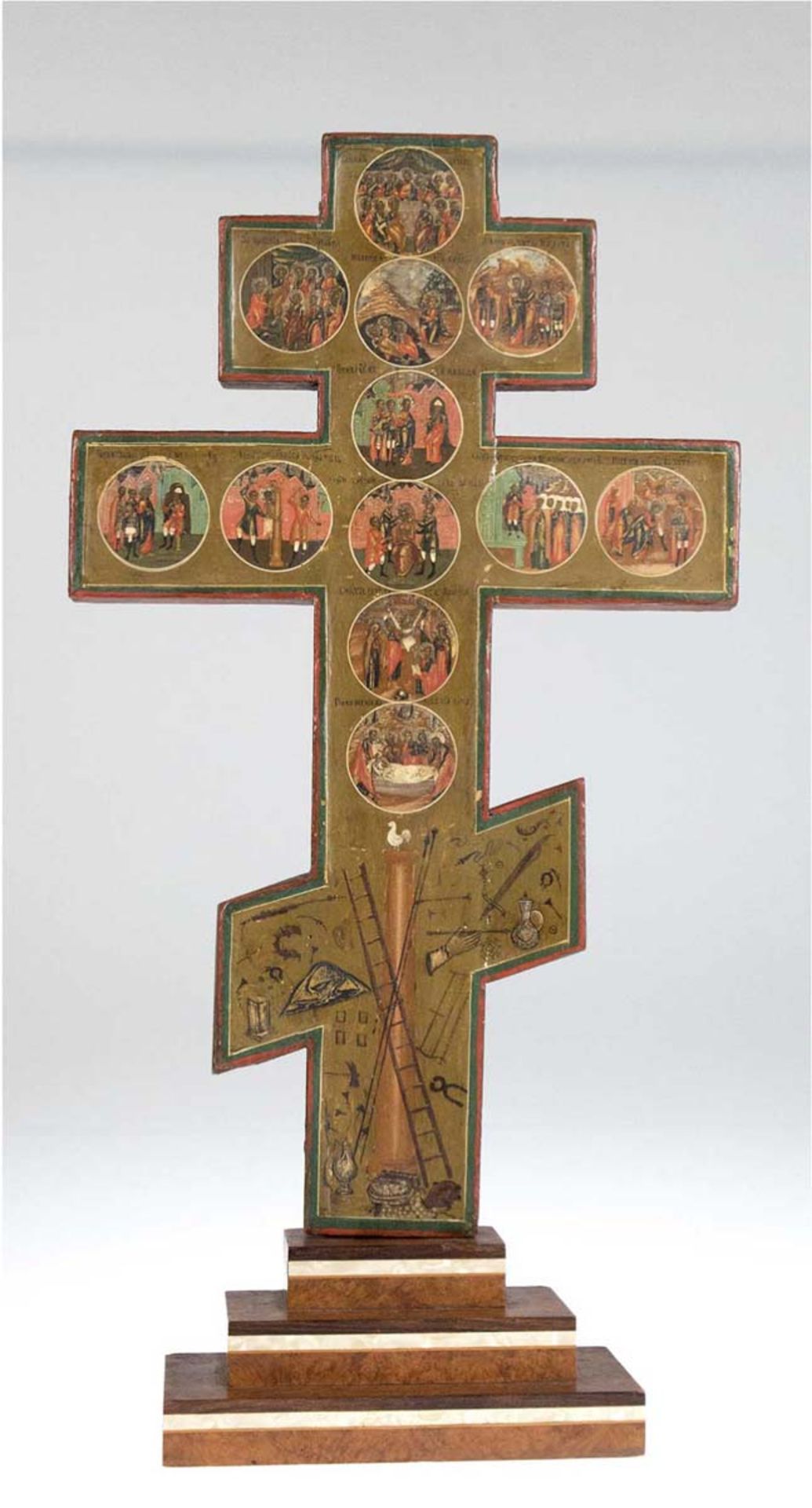 Prozessionskreuz, Ende 18. Jh., Ei/Öl/Tempera auf Holz, doppelseitig bemalt mitFesttagsthemen, auf