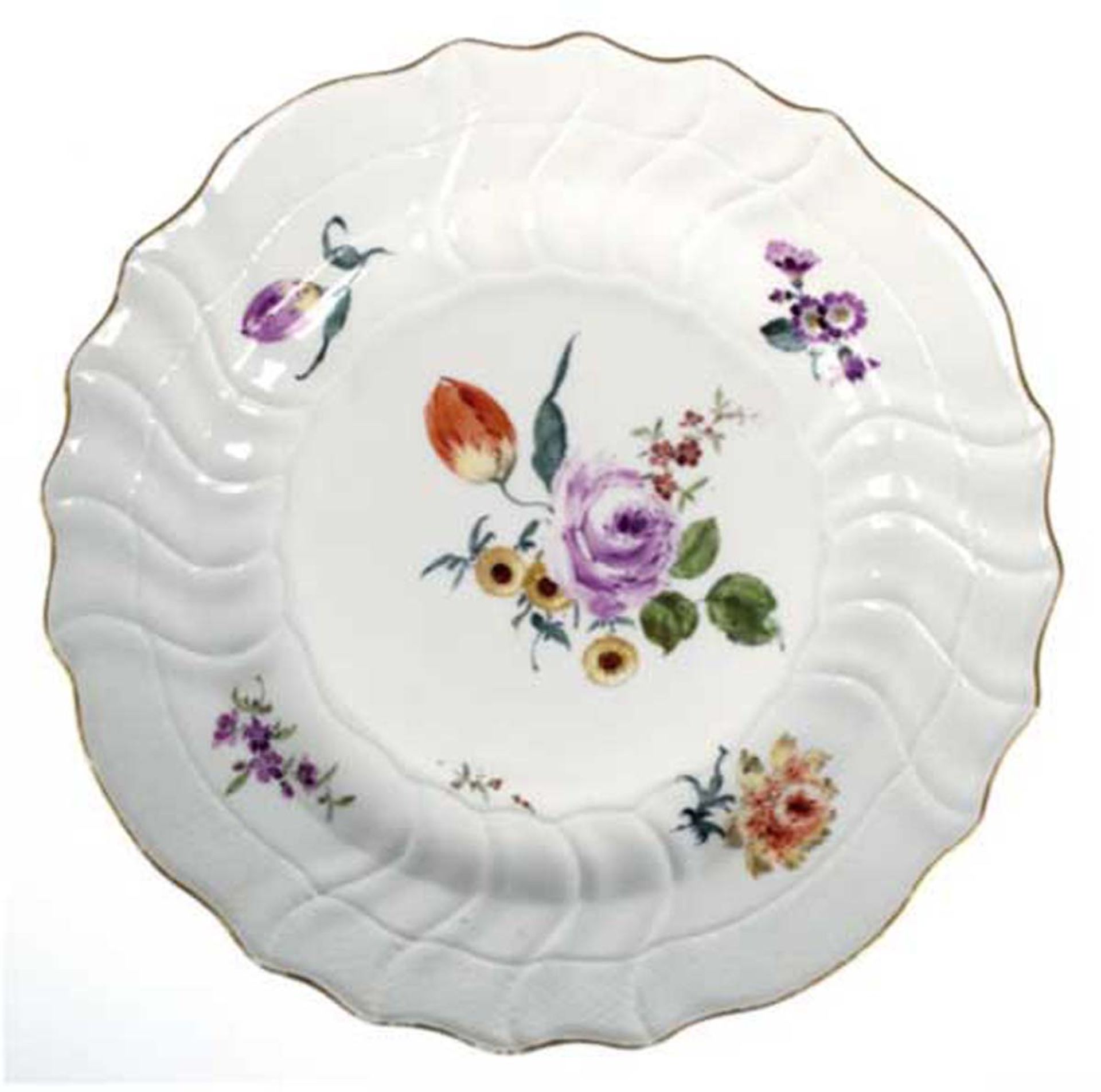 Meissen-Teller, 18. Jh. (1763-1774), Buntes Blumenbukett und gestreute Blumen, rotbraunerRand,