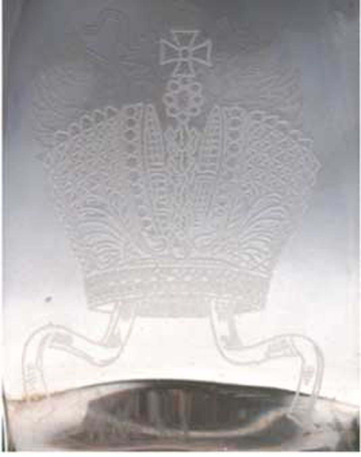 Karaffe mit eingeschliffenem Zarenwappen "Nikolai II." und Zarenkrone, Goldstaffage etwasberieben, - Image 2 of 2
