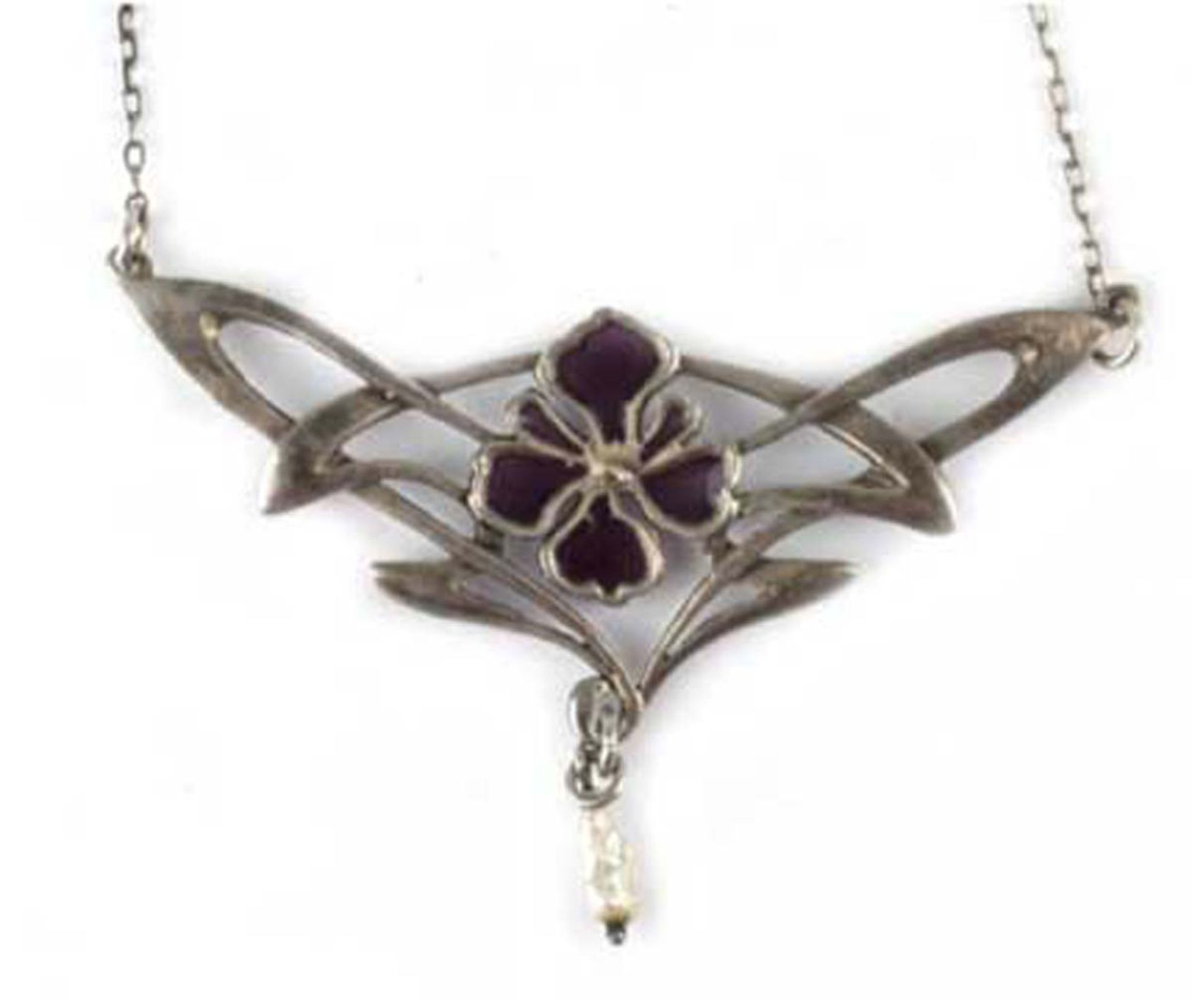 Jugendstil- Collier, 835er Silber Mittelteil mit Blüte in lila Fensteremail, L. 53 cm