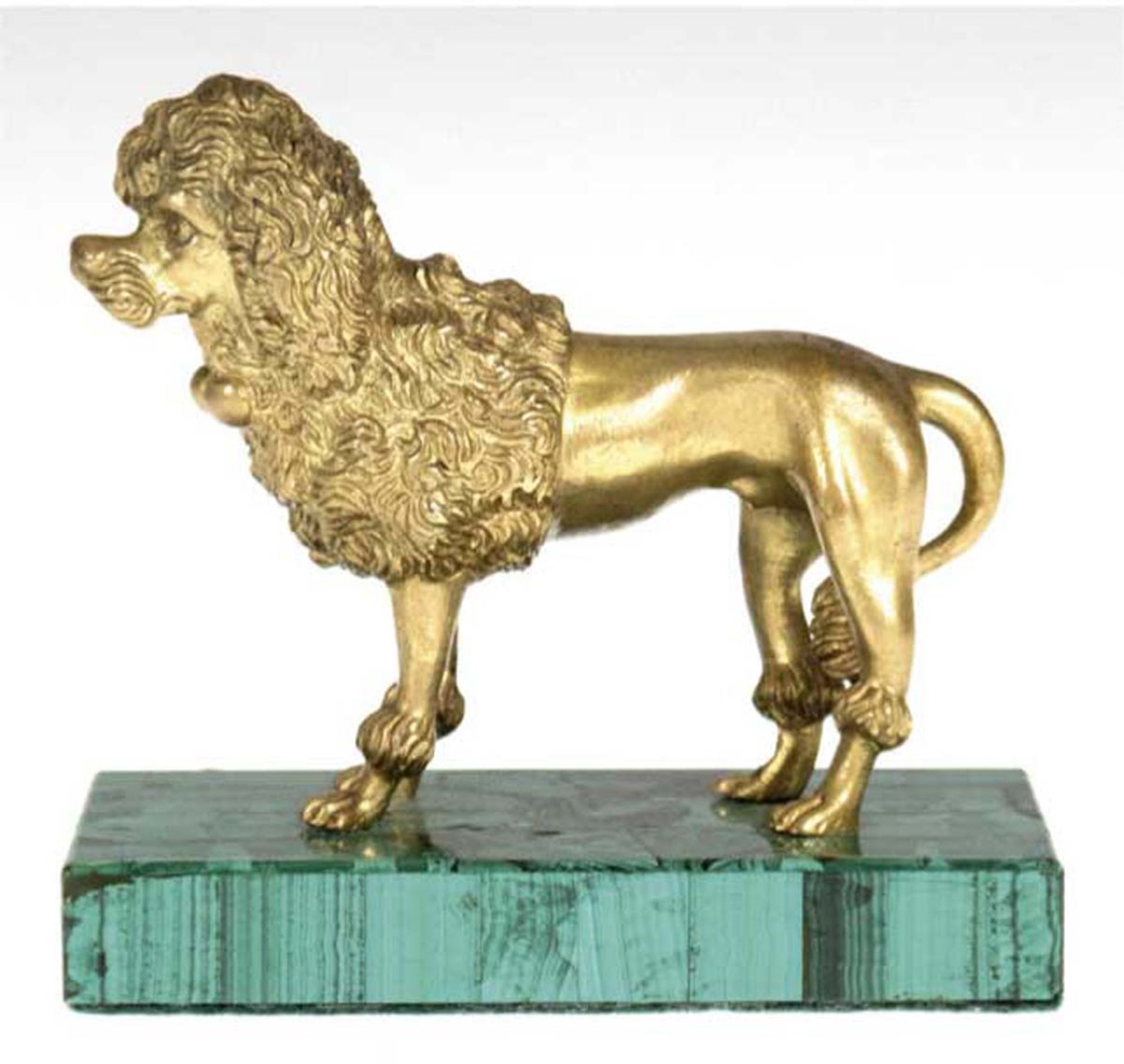 Bronze "Pudel" auf Malachit-Sockel, Rußland Ende 19. Jh., vergoldet, Ges.-H. 9,5 cm
