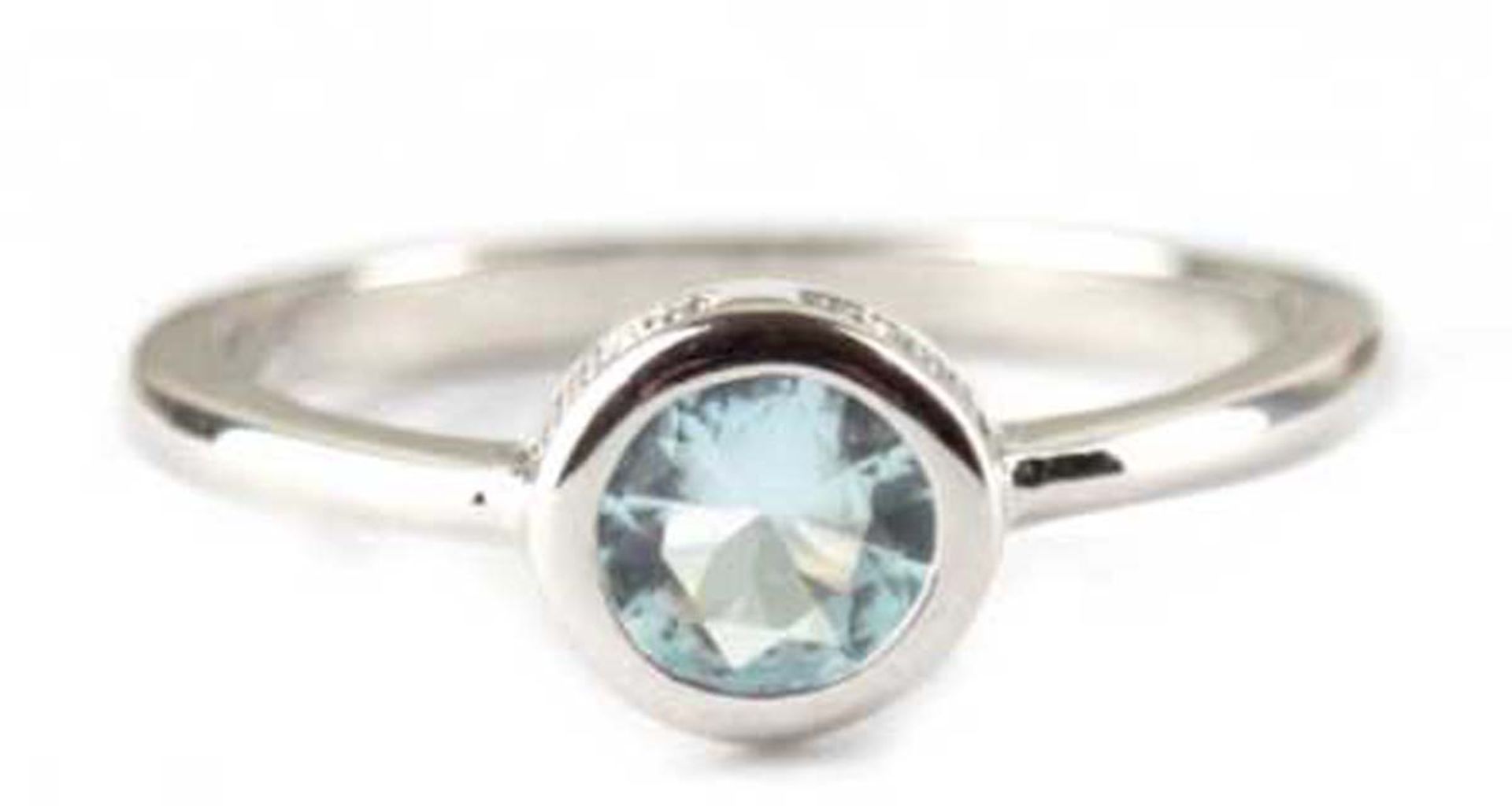 Ring, 925er Silber, besetzt mit rundem facettiert geschliffenem Blautopas, RG 56,5 cm