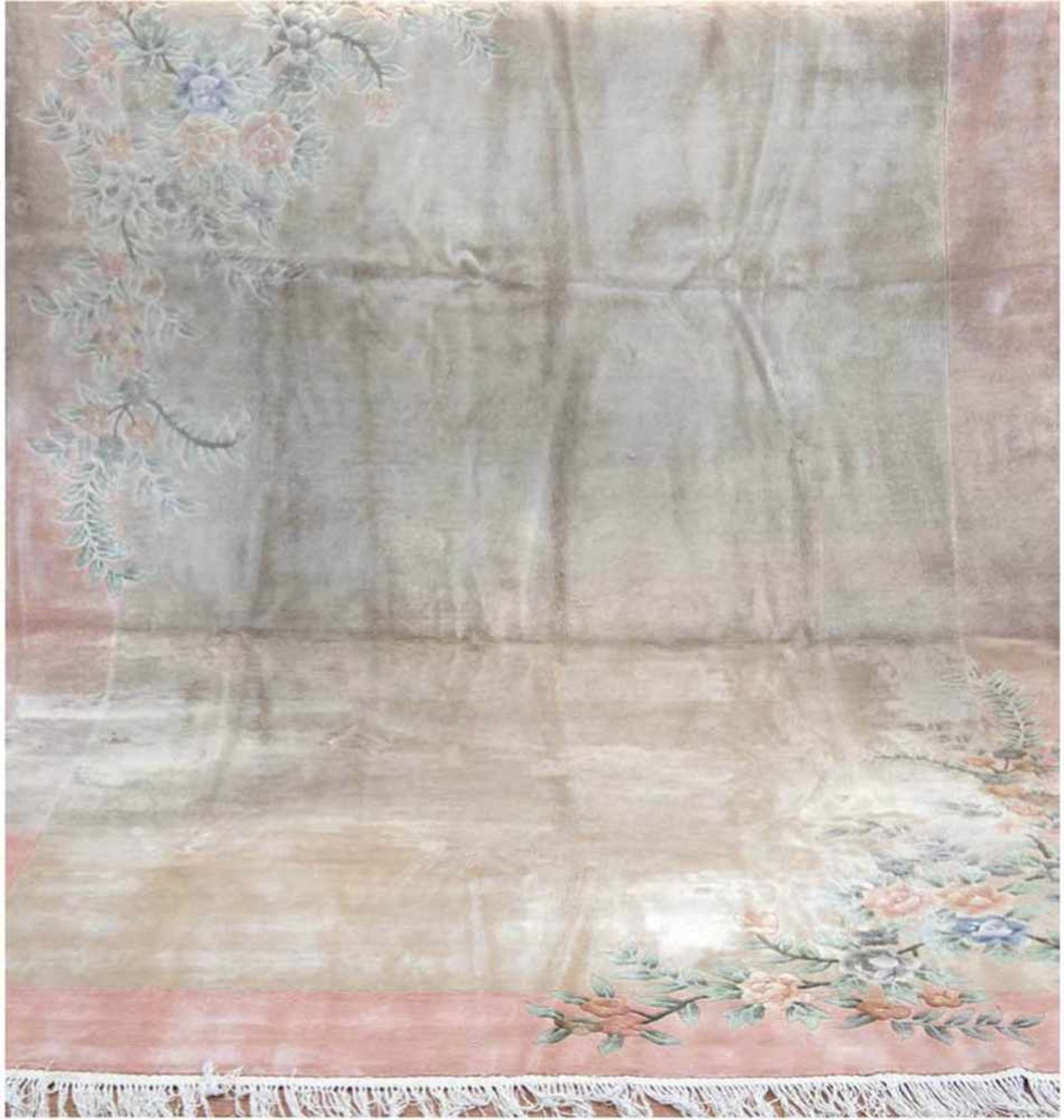 China Seide, Vollseide, hellgrundig mit floralen Motiven, guter Zustand, reinigungsbed.,310x213 cm