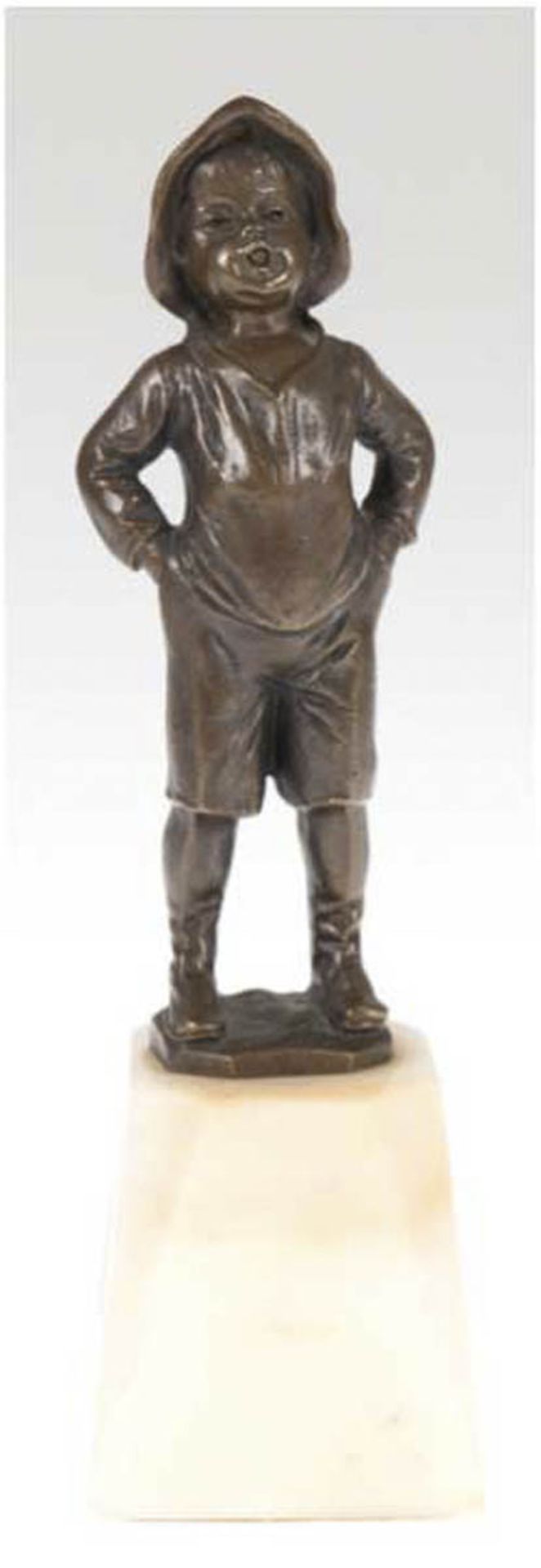 Iffland, Franz (1862-1935) "Kleiner Straßenjunge" Bronze, braun patiniert, signiert aufPlinthe,