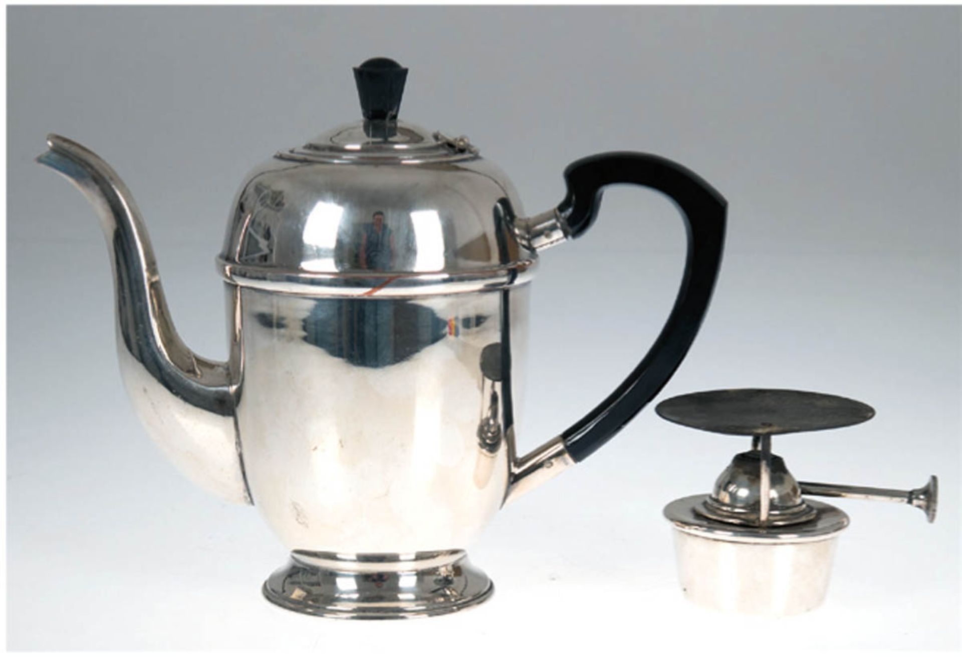 Kaffeekanne und Brenner, versilbert, glatte Form mit Bakelitgriff und -deckelknauf, H.19,5 cm
