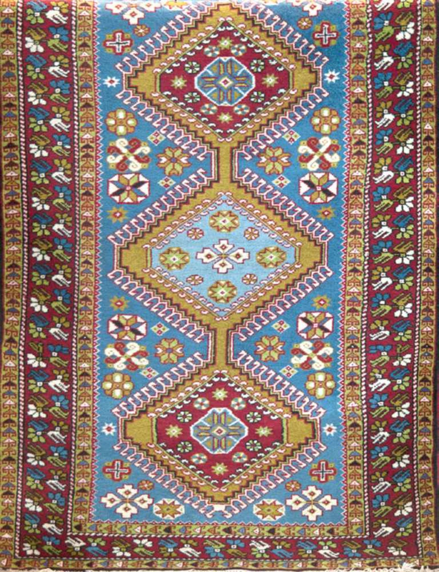 Teppich, Iran, rot-, blaugrundig mit zentralem durchgehendem Muster, Kanten etwasbelaufen, 163x107