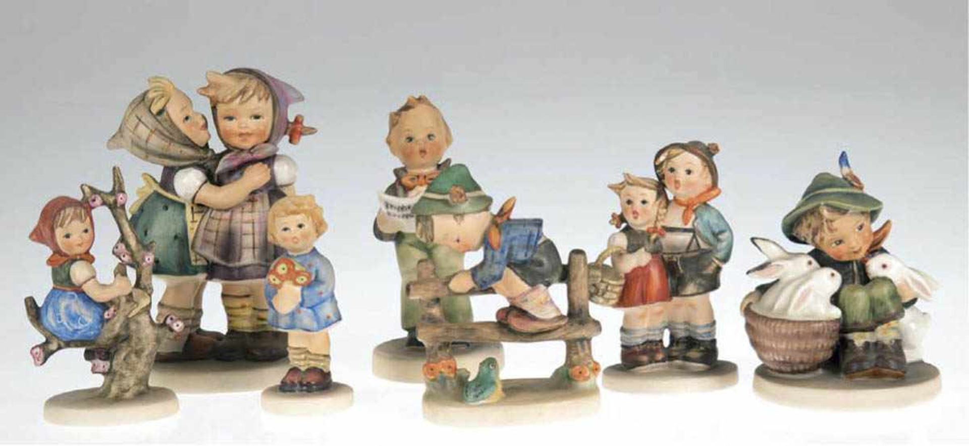 7 Hummel-Figuren "Kinder", Goebel, polychrom bemalt, 4x Schleifstrich durch Marke, 1x min.best.,