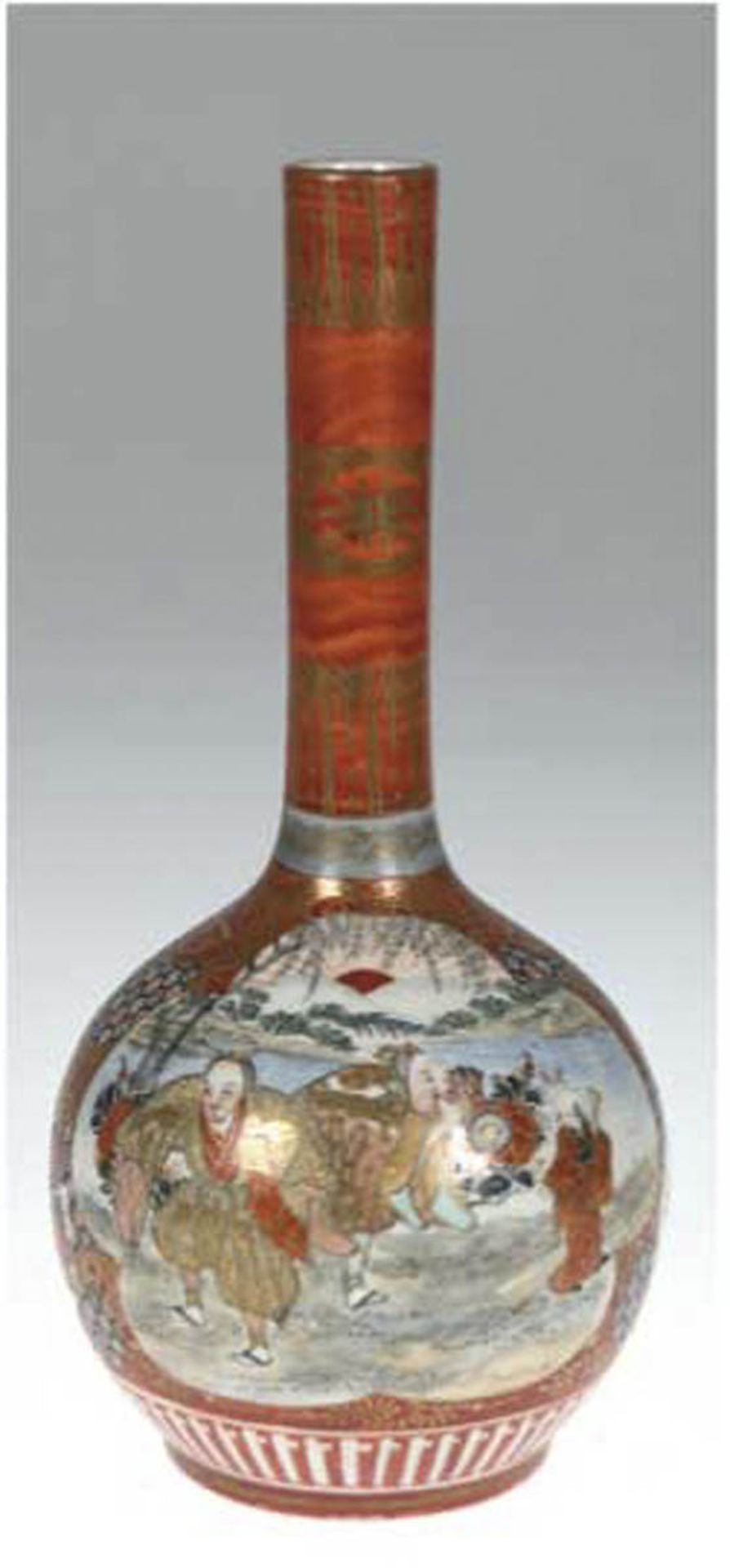 Kutani-Vase, Japan, gemarkt, polychrom bemalt und reich goldstaffiert, H. 30 cm