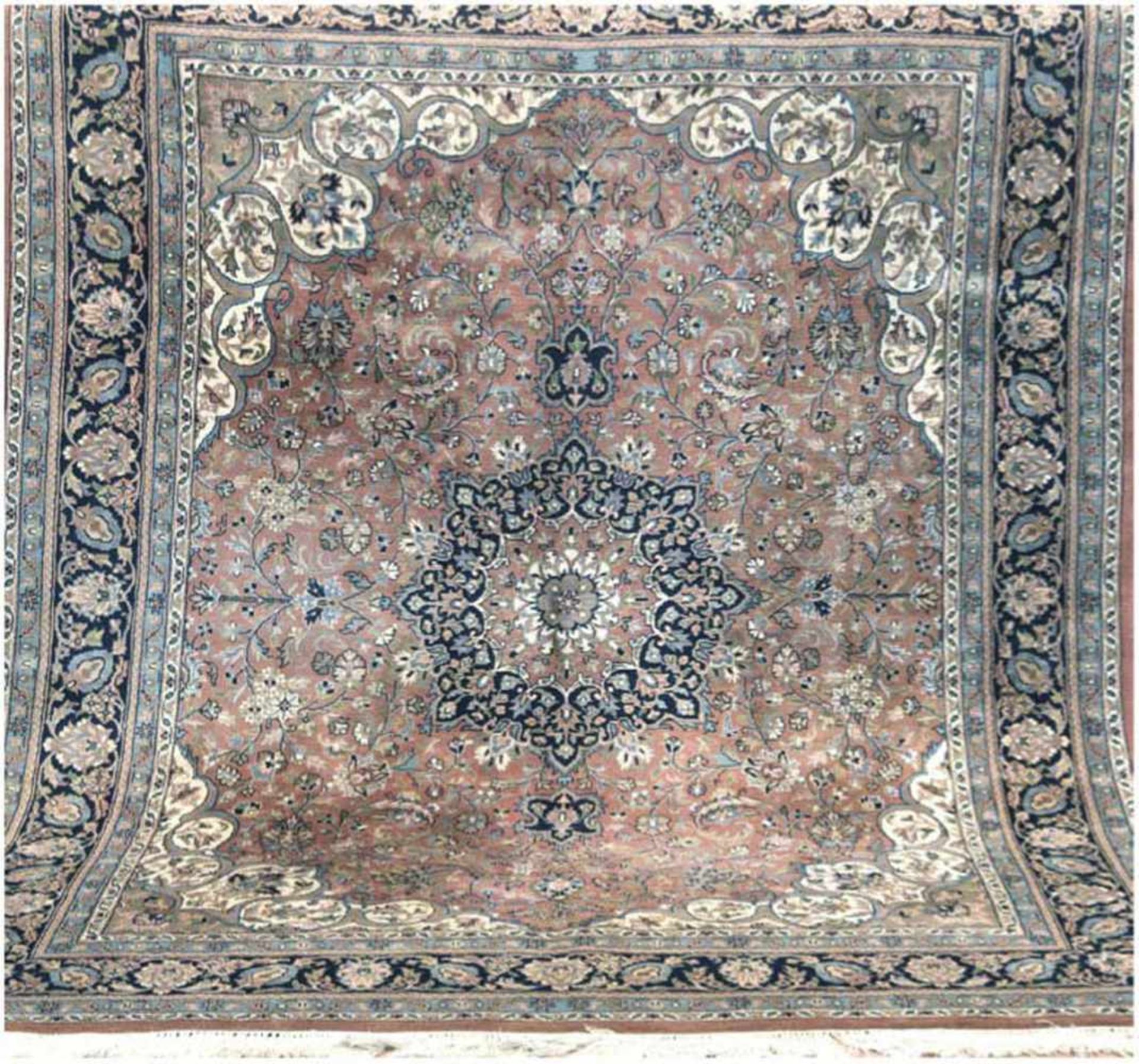 Orientteppich, Täbriz, rotgrundig mit Zentralmedaillon und floralen Motiven, guterZustand, 1 Kante