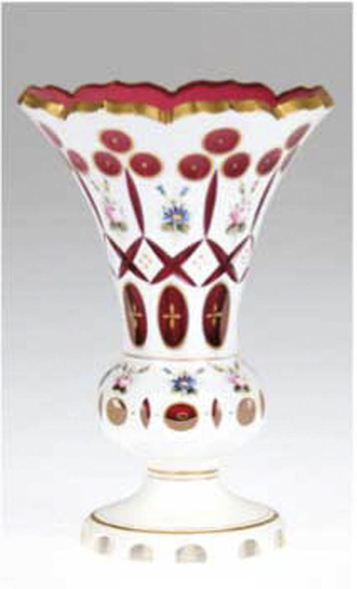 Vase, Böhmen 19. Jh., weißer Überfang und roter Innenüberfang, polychrome Blumenbemalung,Goldrand,