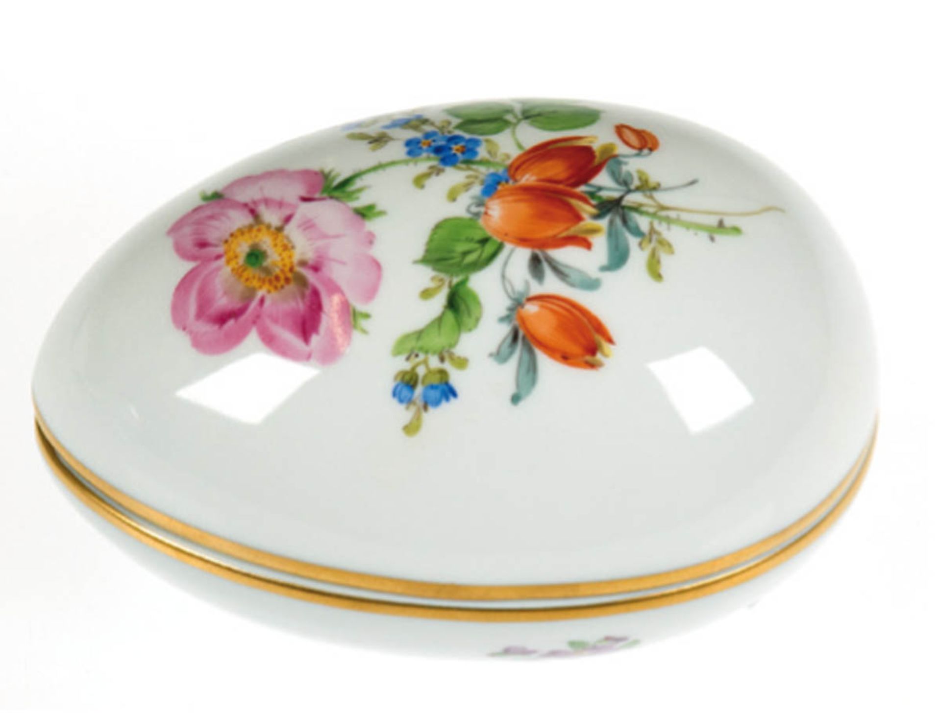 Meissen-Deckeldose, Eiform, Bunte Blume 3, Goldrand, 1. Wahl, L. 10 cm