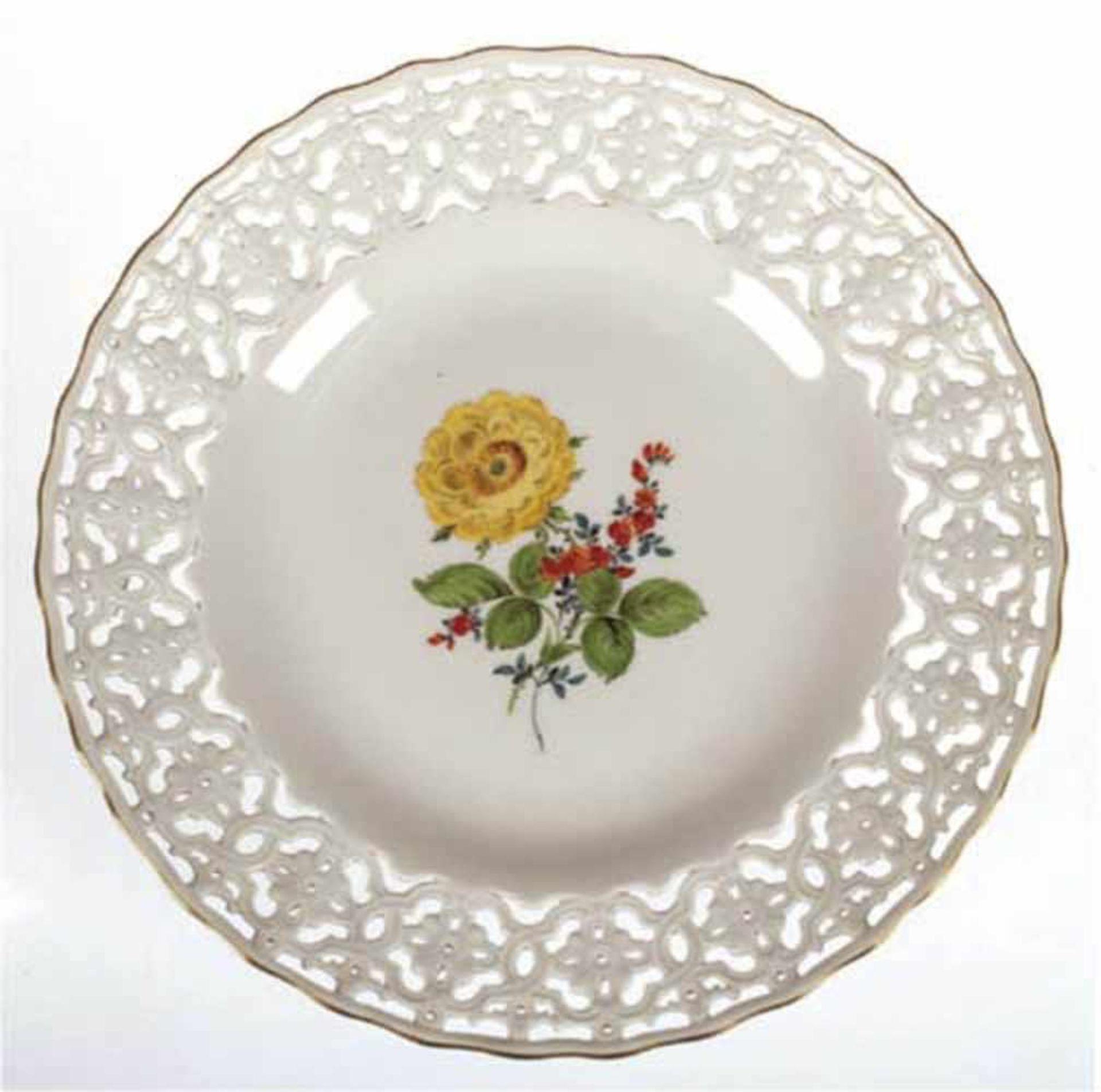 Meissen-Zierteller, Bunte Blume 2, Goldrand, durchbrochene Fahne, 2 Schleifstriche, Dm. 30cm